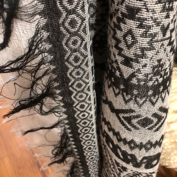 Aztec Wrap/Scarf - Picture 7 of 7